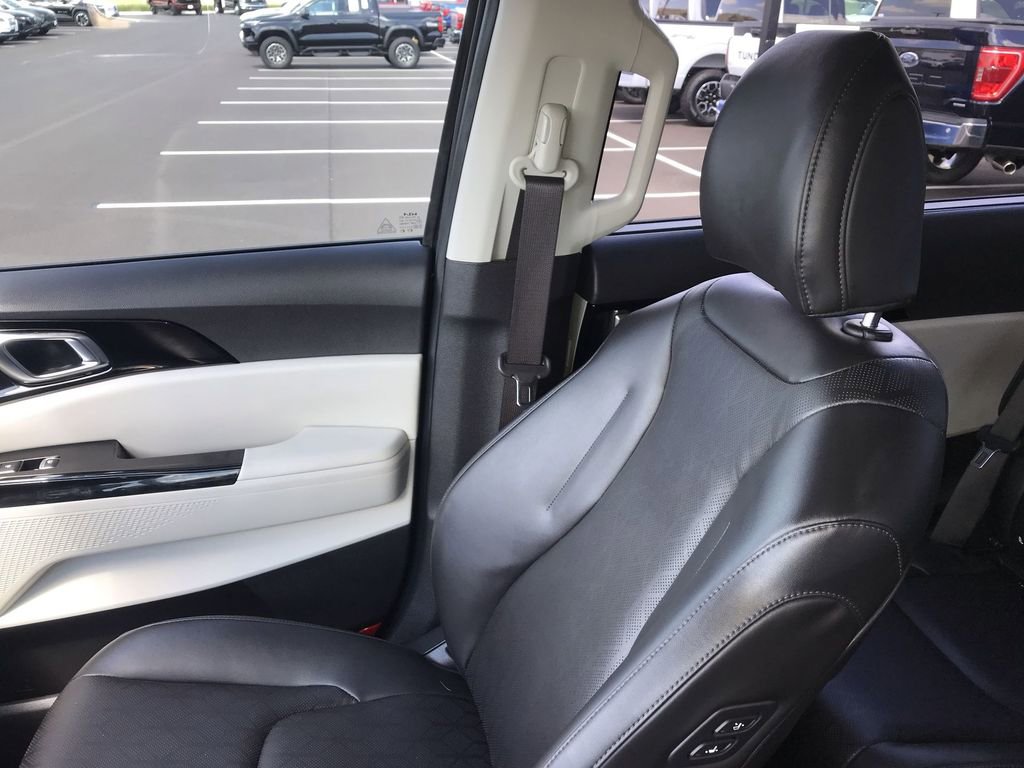 Used 2024 Kia Carnival SX image 24
