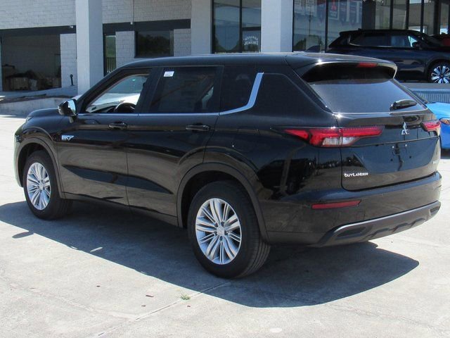 New 2025 Mitsubishi Outlander ES image 5
