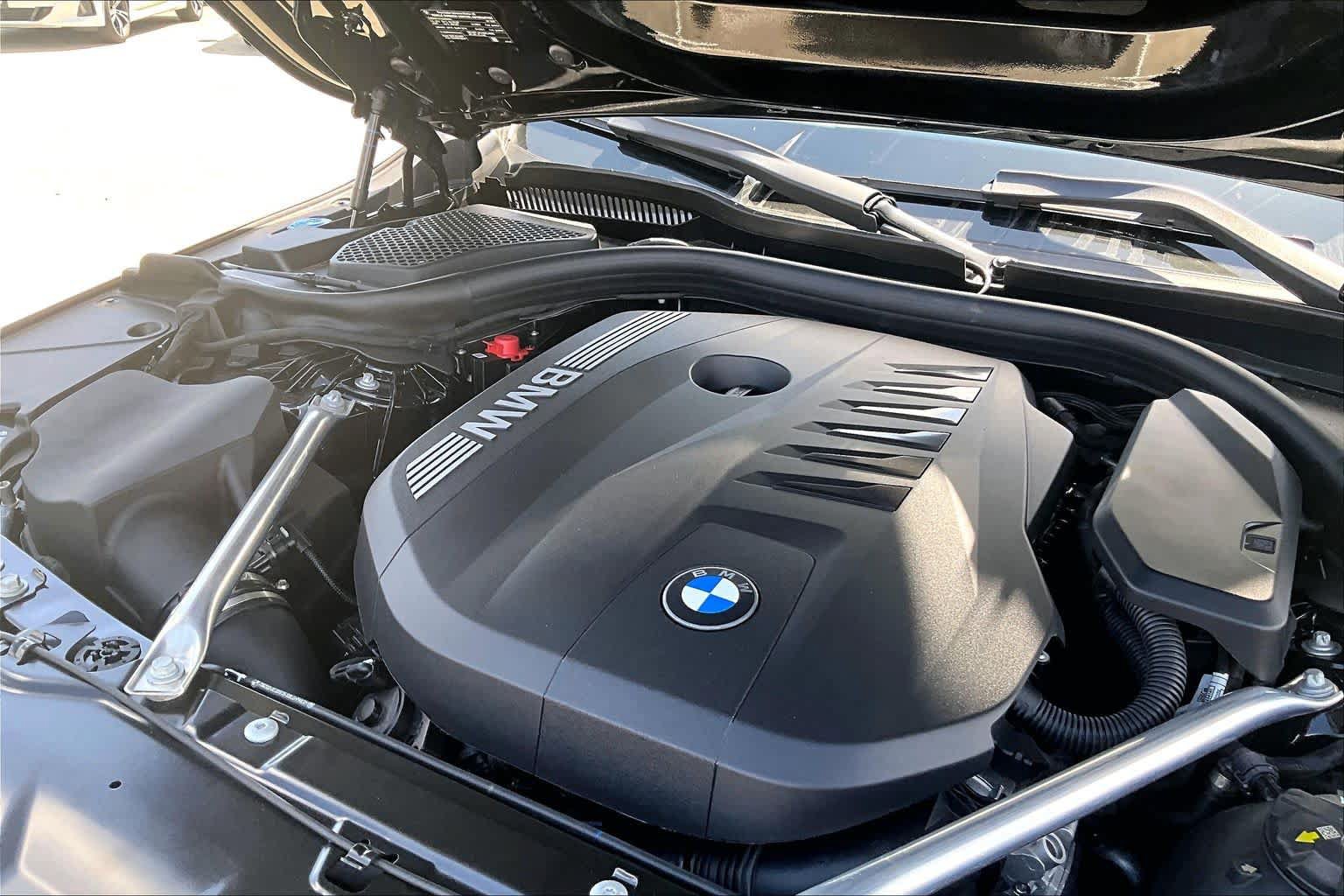 Used 2026 BMW 540i xDrive w/ Premium Package AWD/4WD image 32