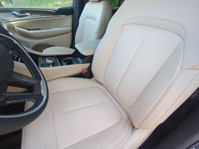 New 2026 Jeep Grand Cherokee Limited w/ Limited Altitude Package AWD/4WD image 27