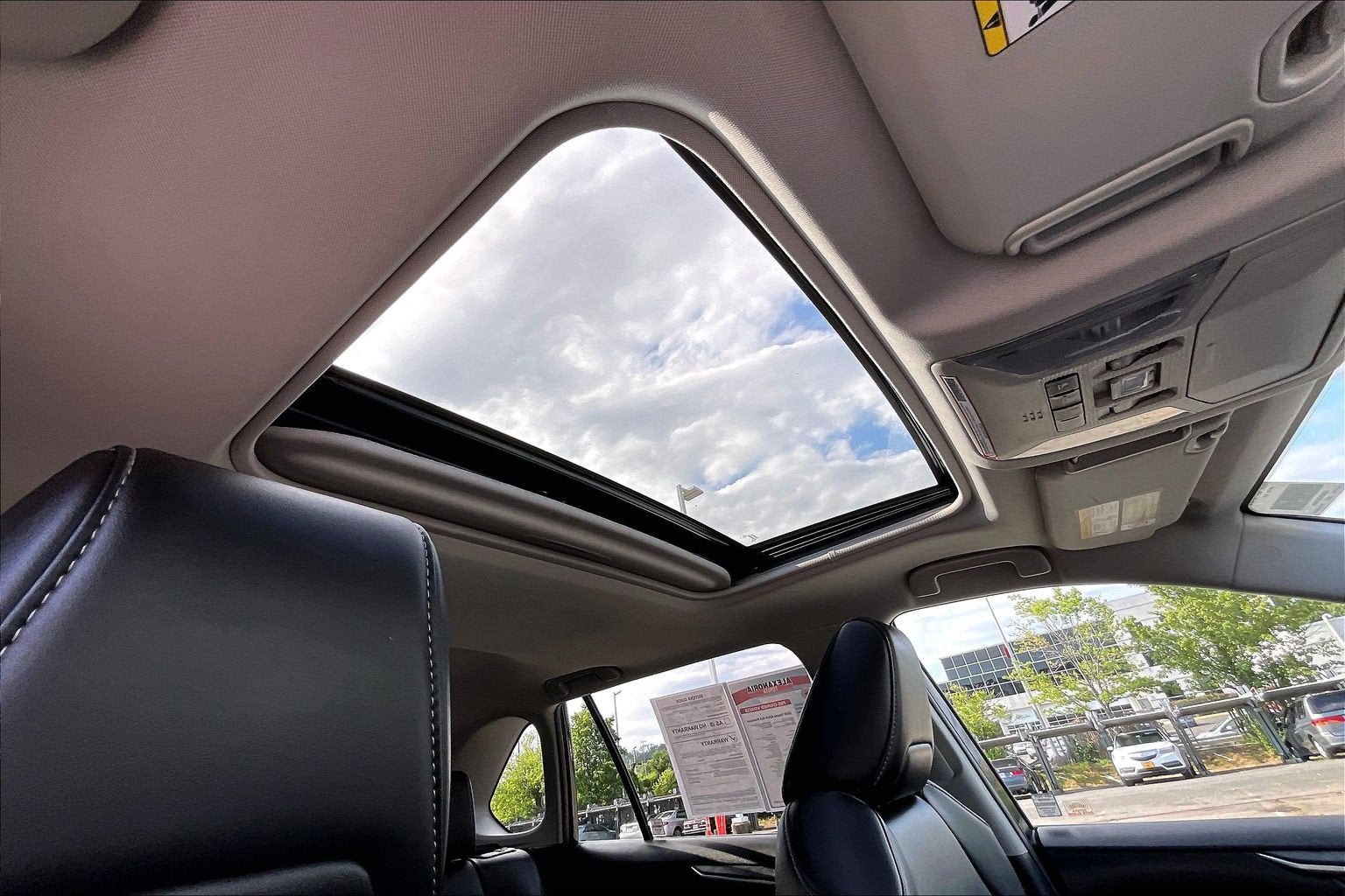 Used 2020 Toyota RAV4 XLE Premium AWD/4WD image 21