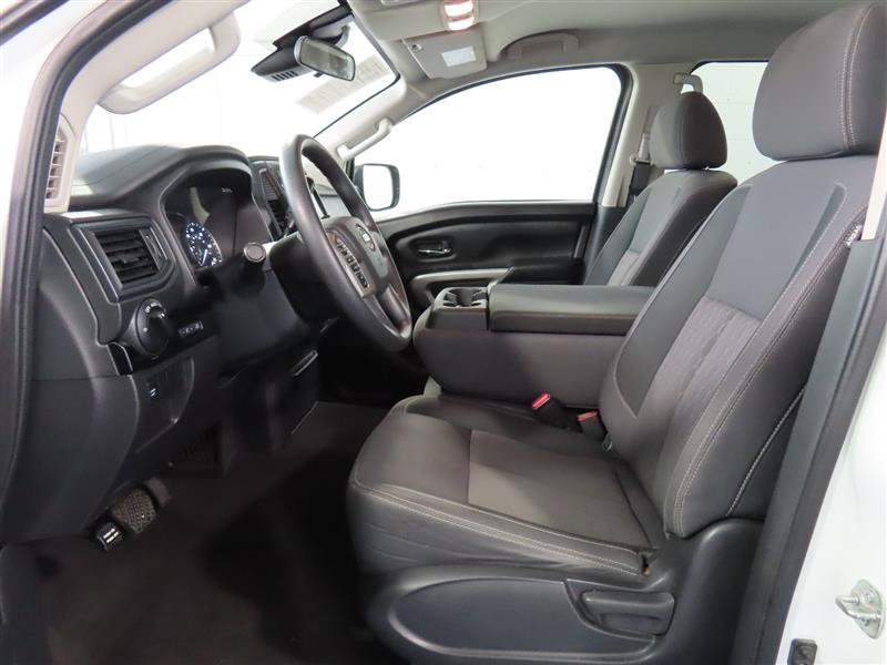 Used 2022 Nissan Titan SV RWD image 16