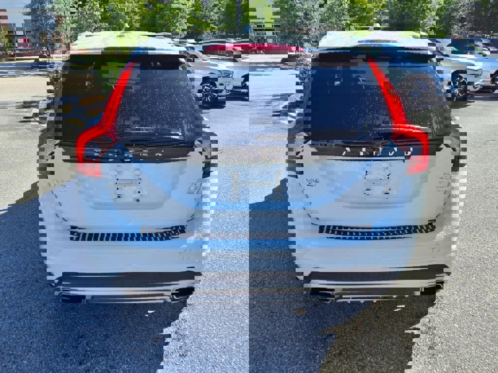 Used 2018 Volvo V60 T5 Cross Country w/ Convenience Package image 4