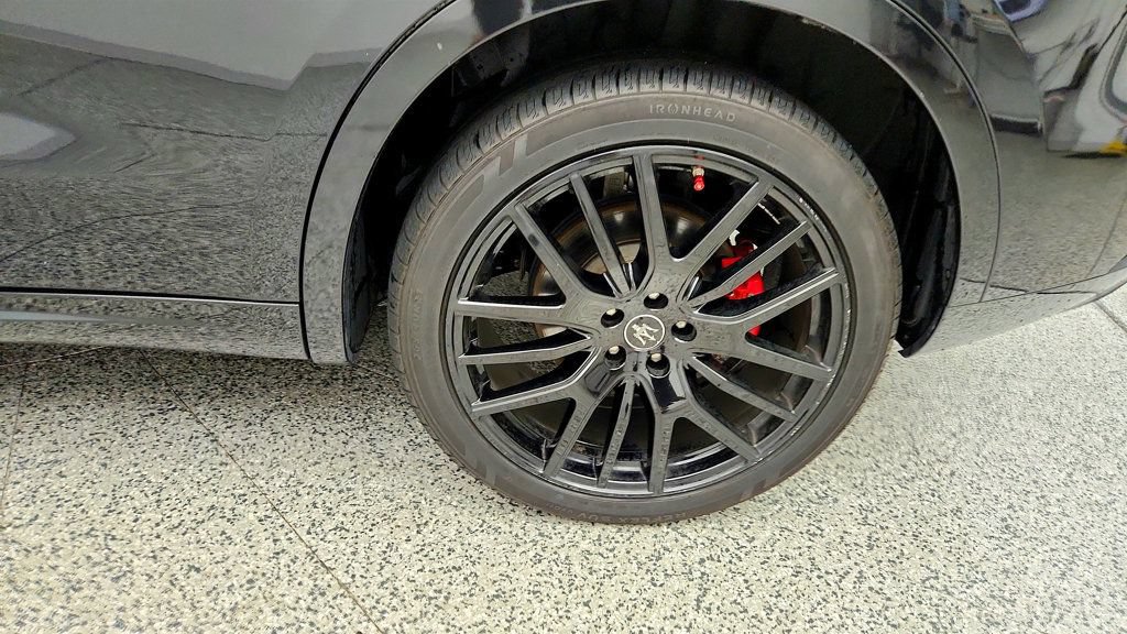 Used 2022 Maserati Levante GT AWD/4WD image 9