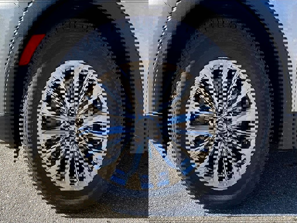 Used 2025 Cadillac XT4 Premium Luxury image 7