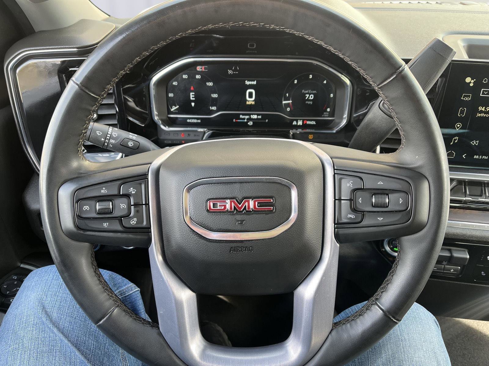 Used 2025 GMC Sierra 1500 SLT image 30