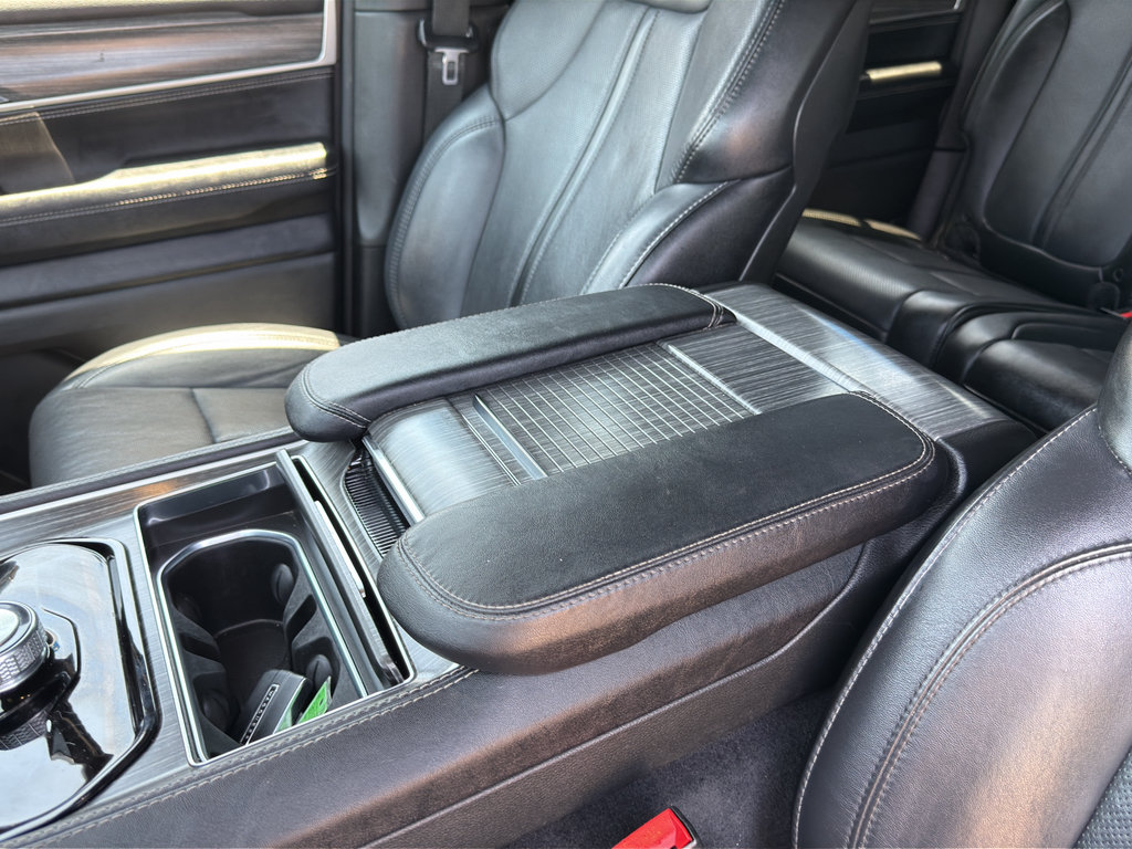 Used 2024 Jeep Wagoneer L Series II w/ Flexible Seating Group RWD image 40