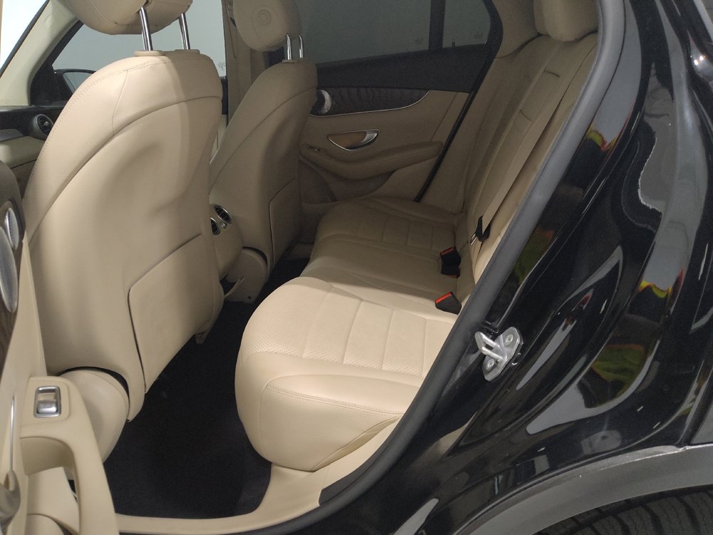 Used 2019 Mercedes-Benz GLC 300 4MATIC w/ Premium Package image 18