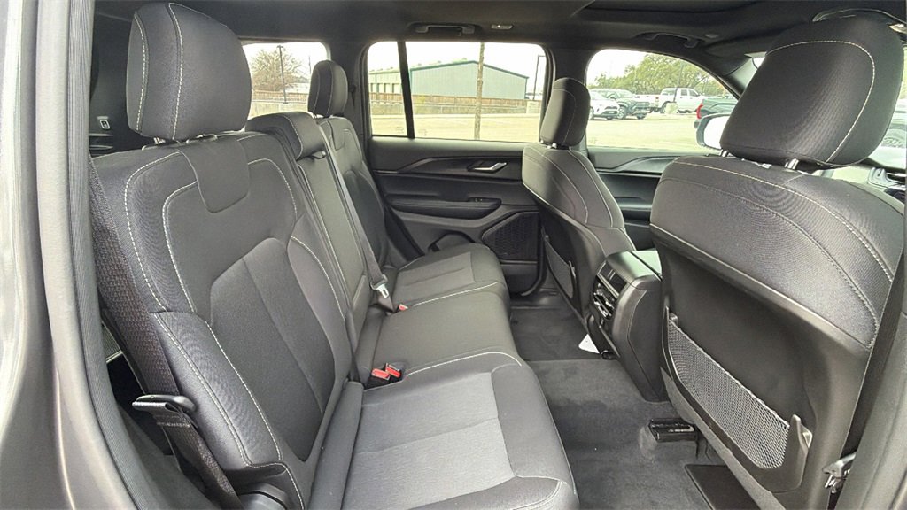 Used 2025 Jeep Grand Cherokee Laredo X w/ Luxury Tech Group I image 37