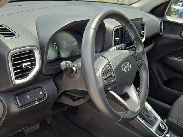 Used 2025 Hyundai Venue SEL FWD image 15
