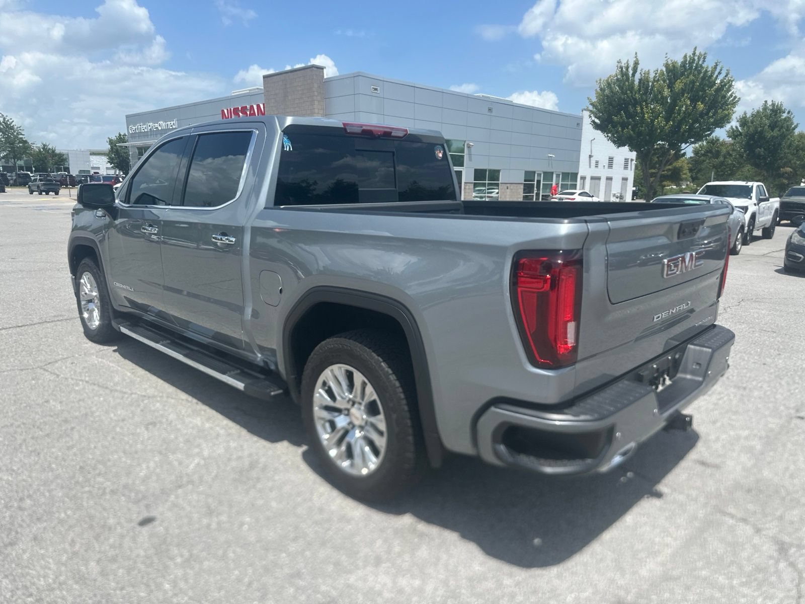 Used 2024 GMC Sierra 1500 Denali w/ Technology Package AWD/4WD image 7