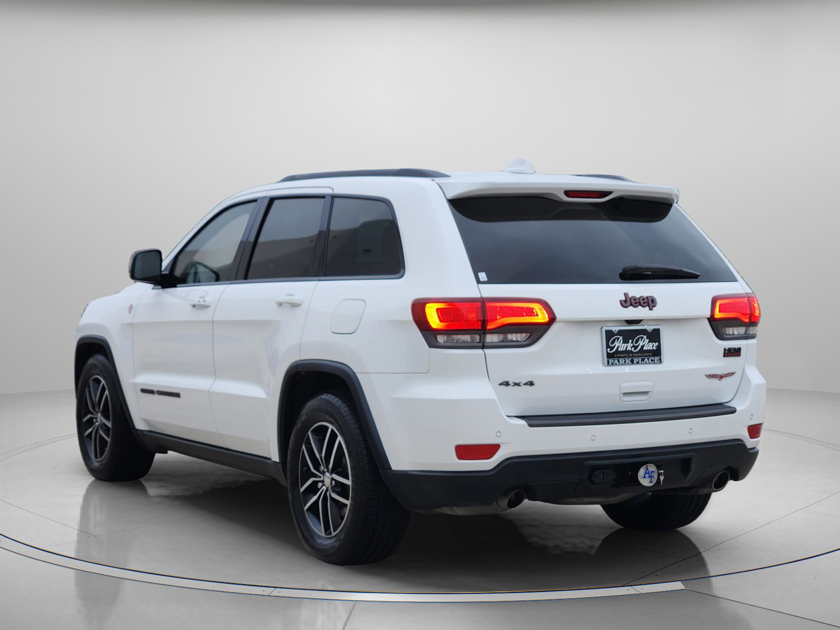 Used 2017 Jeep Grand Cherokee Trailhawk AWD/4WD image 3