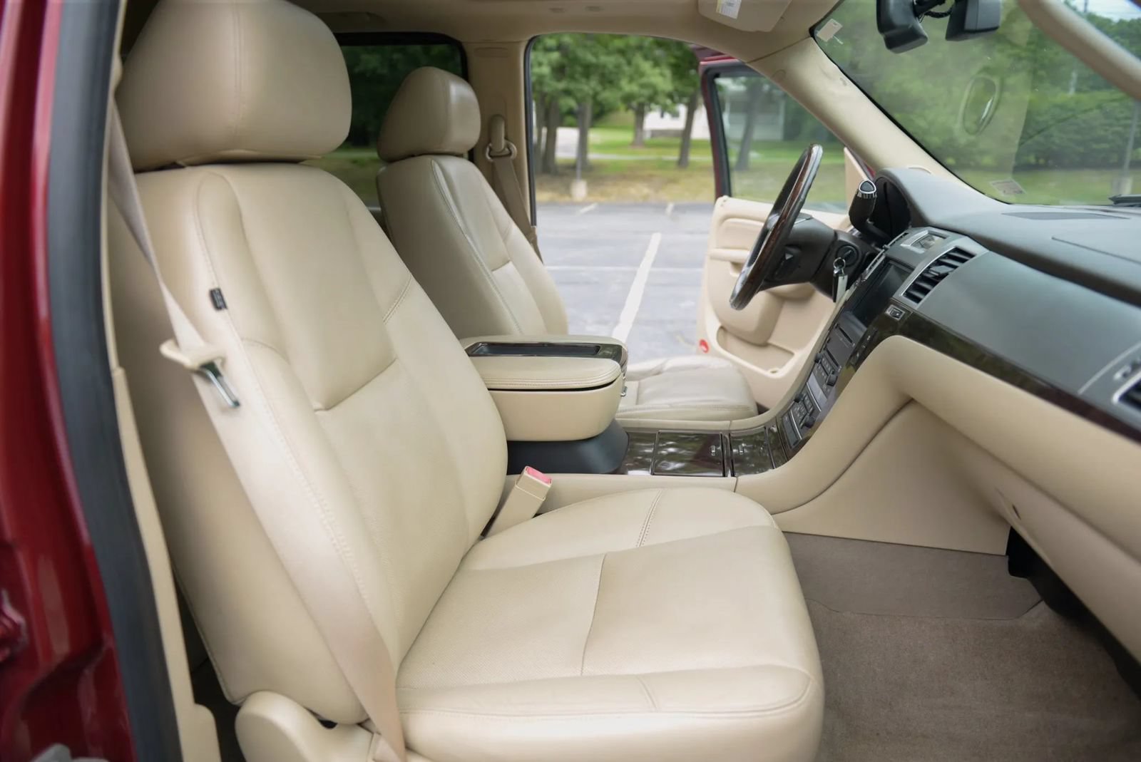 Used 2010 Cadillac Escalade Luxury AWD/4WD image 84