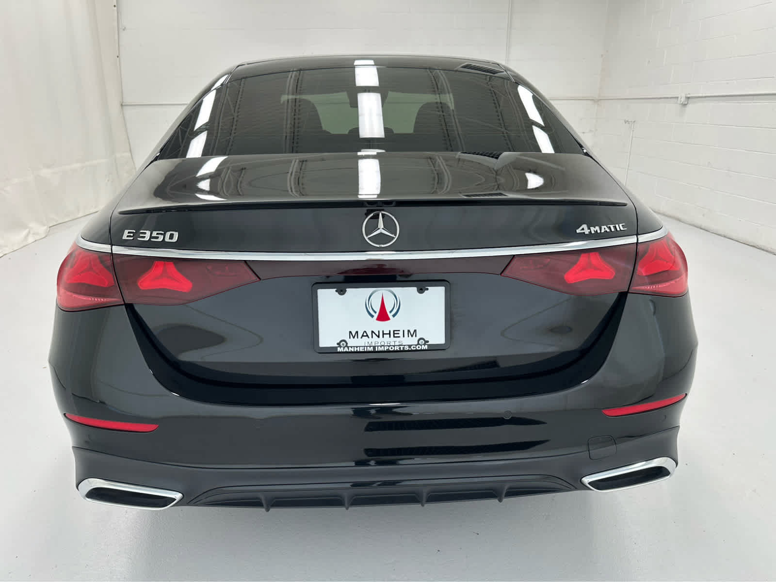 Used 2025 Mercedes-Benz E 350 4MATIC Sedan image 5
