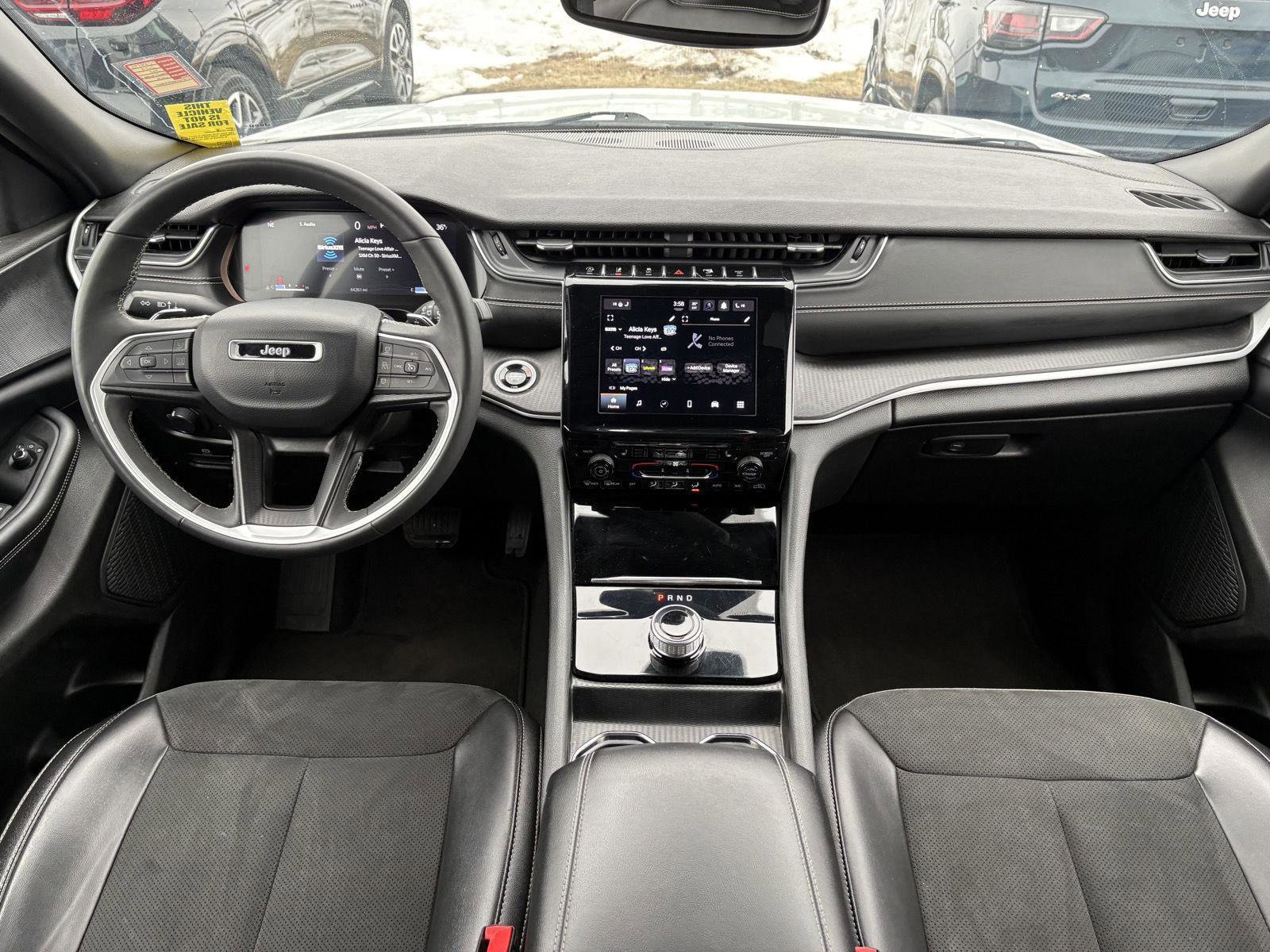 Used 2024 Jeep Grand Cherokee L Laredo image 12