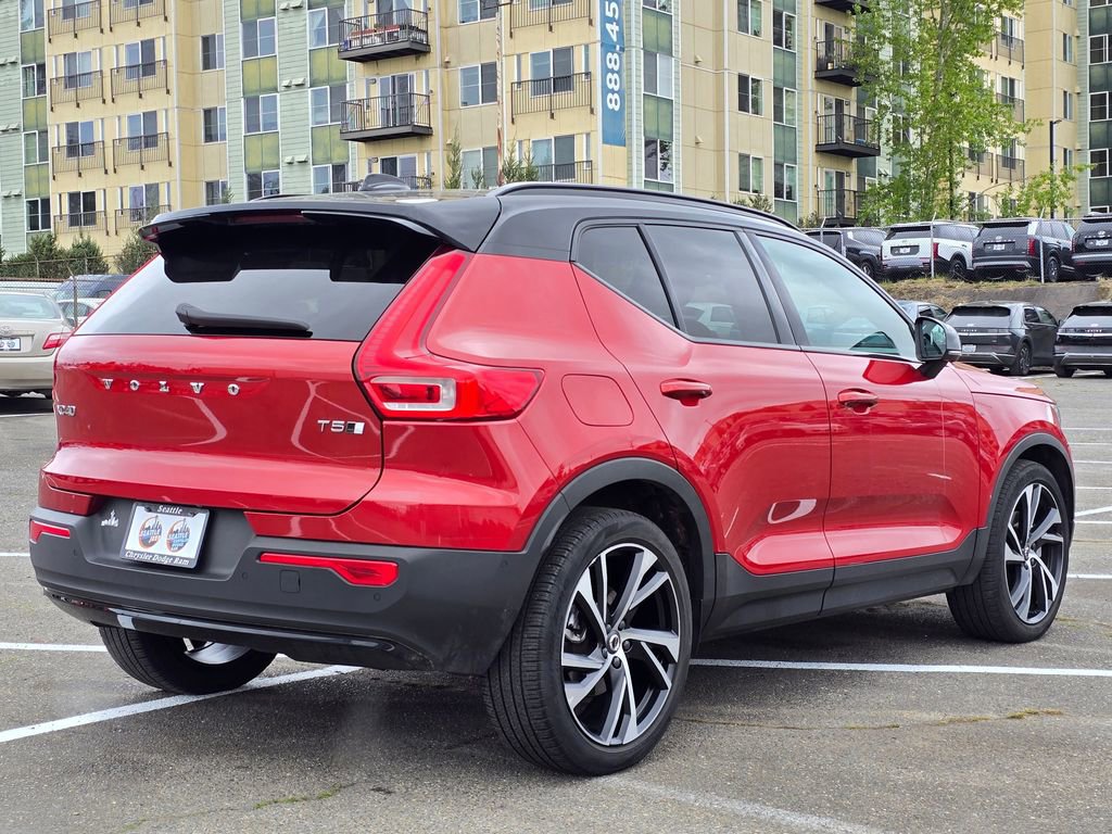 Used 2022 Volvo XC40 T5 R-Design w/ Advanced Package AWD/4WD image 6
