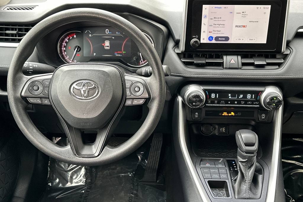 Used 2025 Toyota RAV4 XLE AWD/4WD image 16