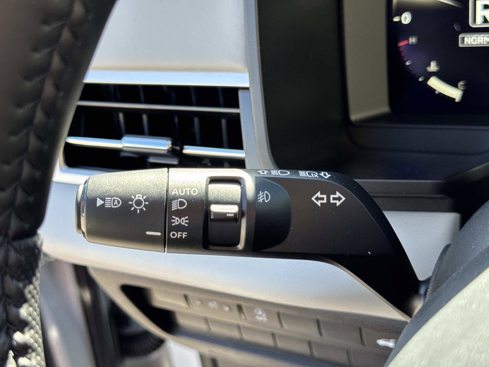 New 2026 Mitsubishi Outlander SE image 29