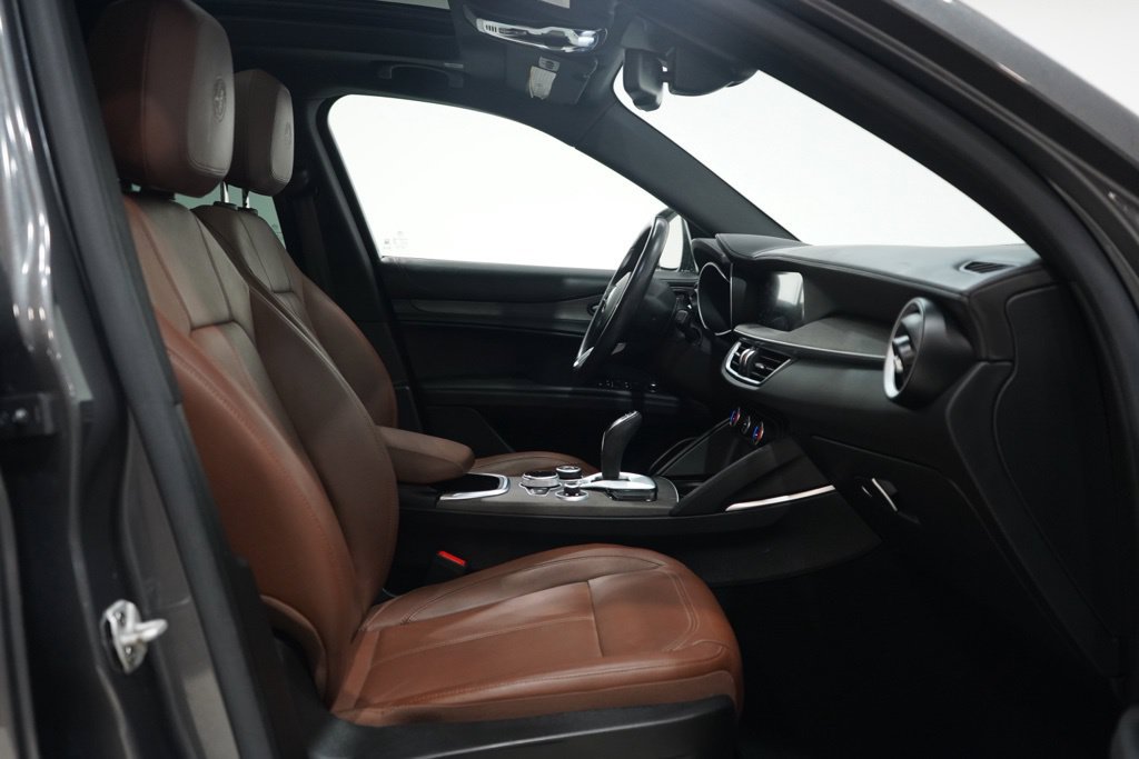 Used 2023 Alfa Romeo Stelvio Ti AWD/4WD image 13