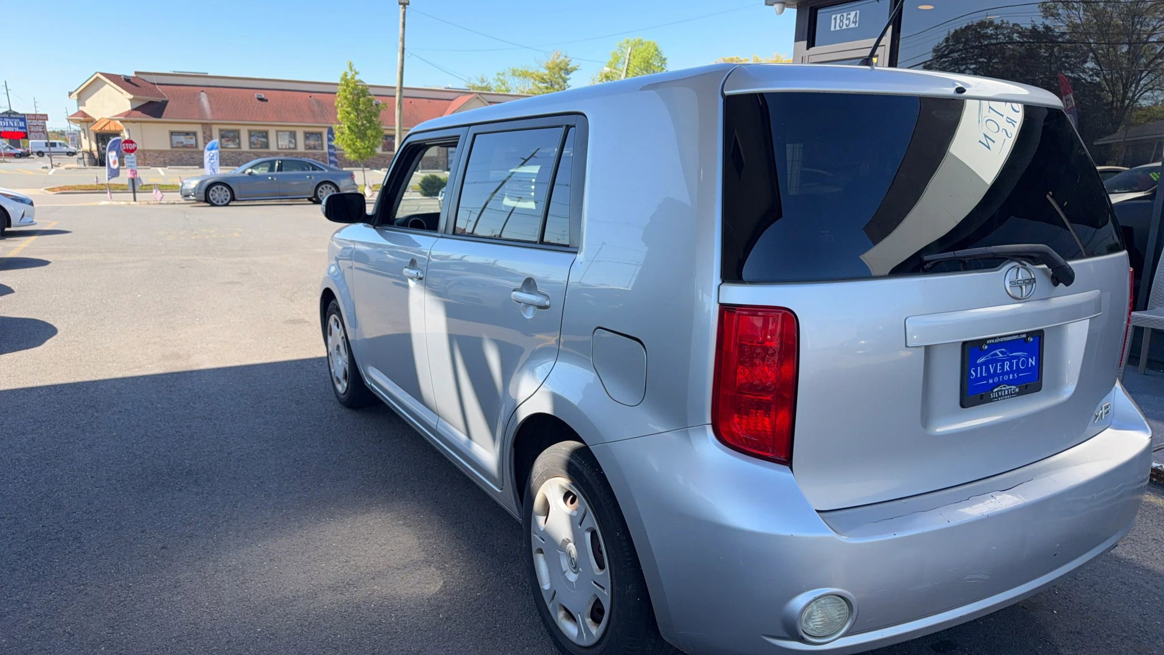 Used 2009 Scion xB FWD image 3