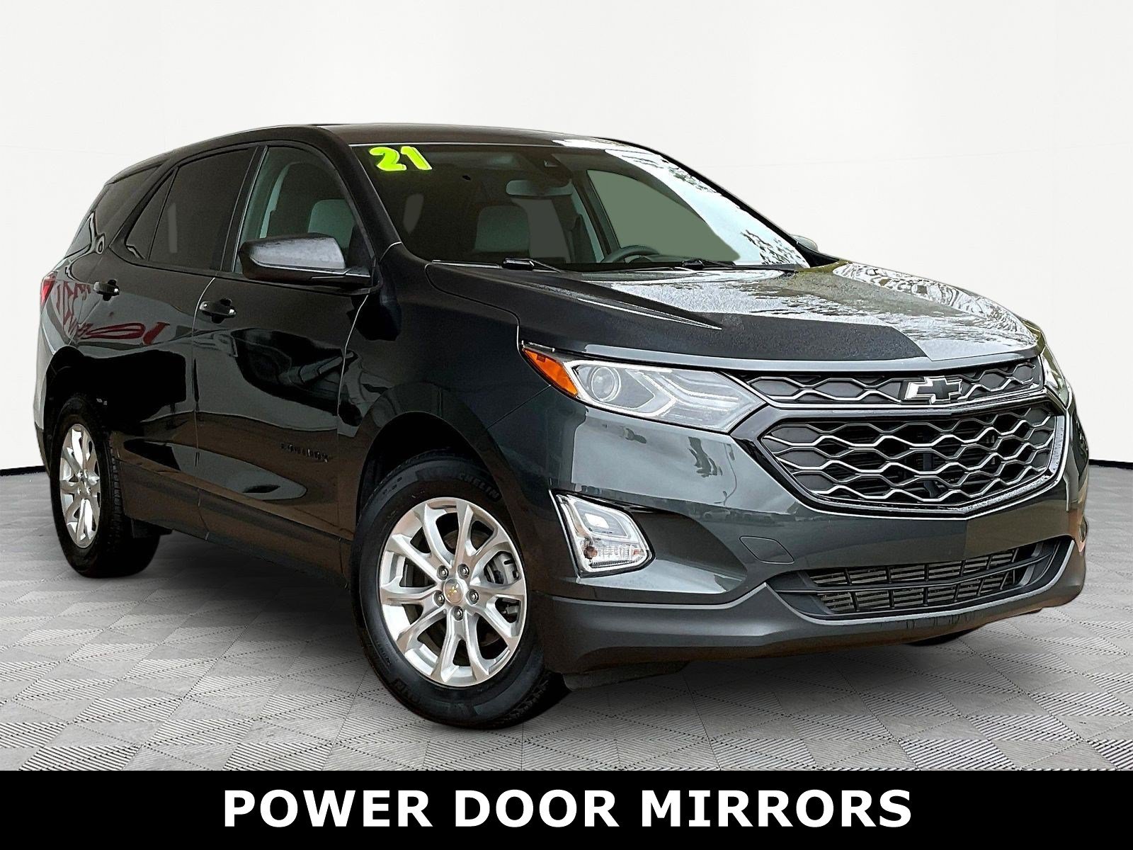 Used 2021 Chevrolet Equinox LS w/ LPO, Blackout Package FWD image 3