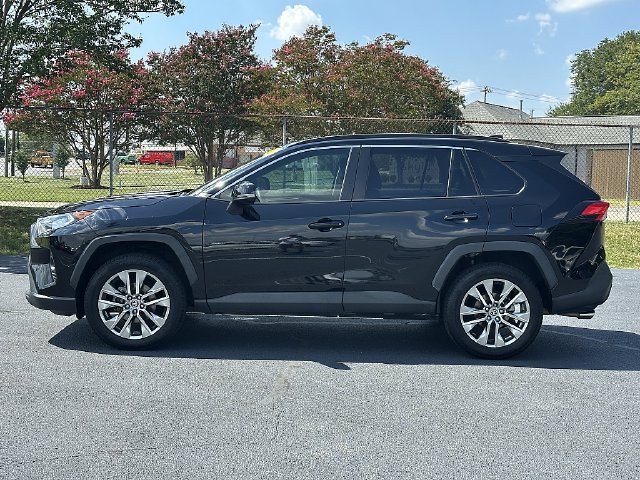 Used 2021 Toyota RAV4 XLE Premium FWD image 4
