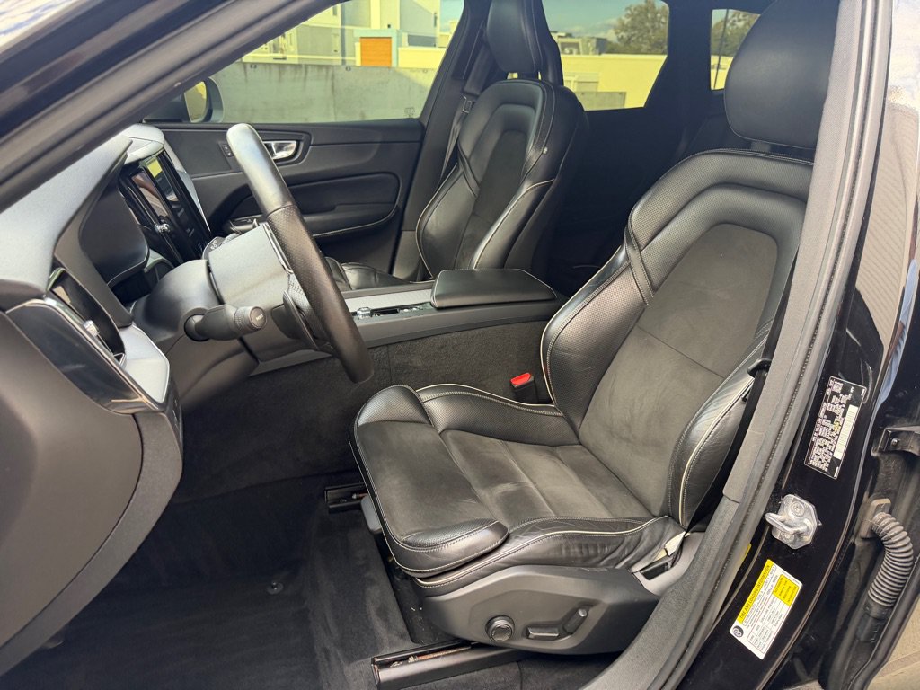 Used 2018 Volvo XC60 T5 R-Design w/ Convenience Package AWD/4WD image 12