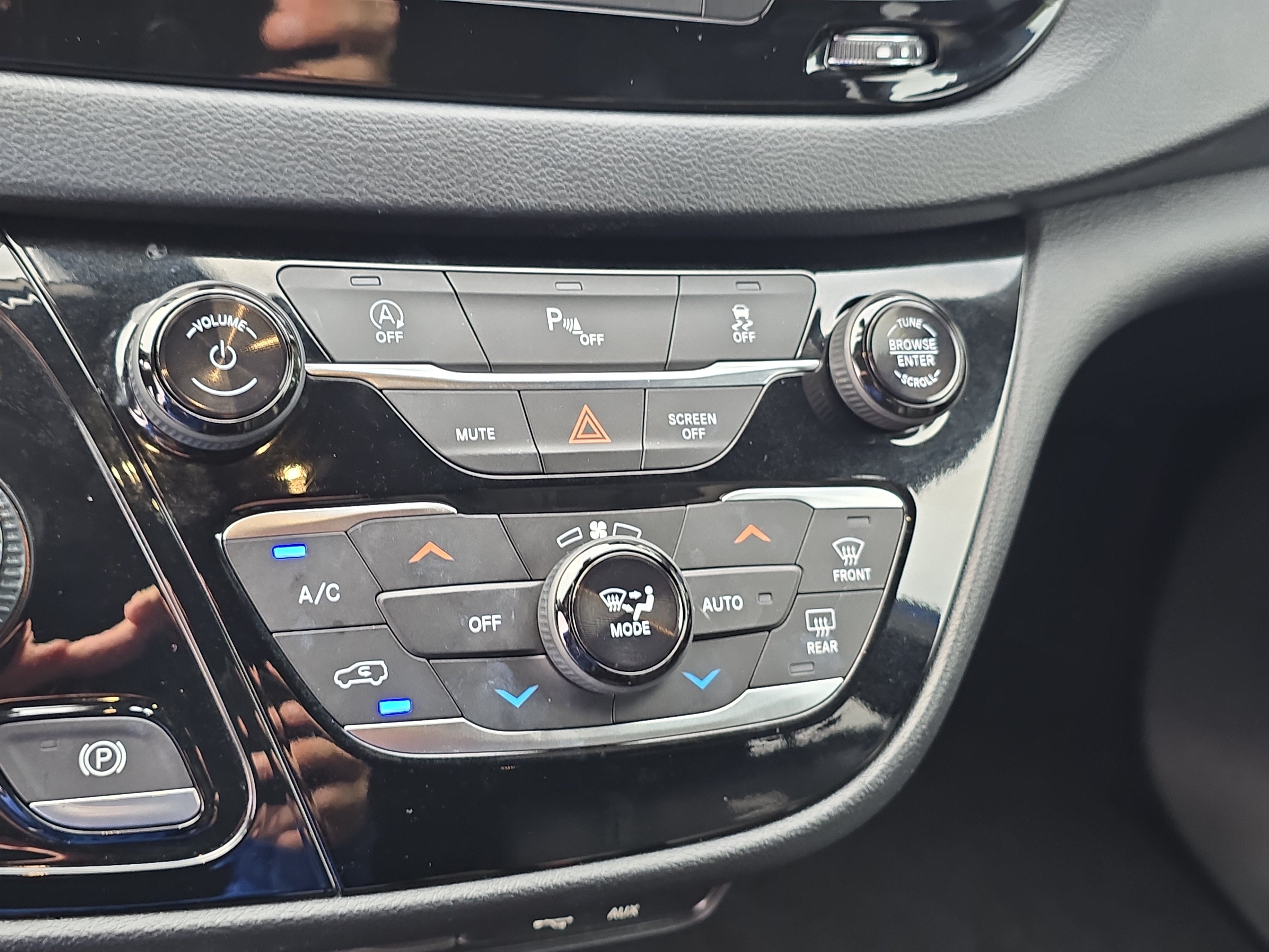 Used 2019 Chrysler Pacifica Touring-L w/ S Appearance Package FWD image 26