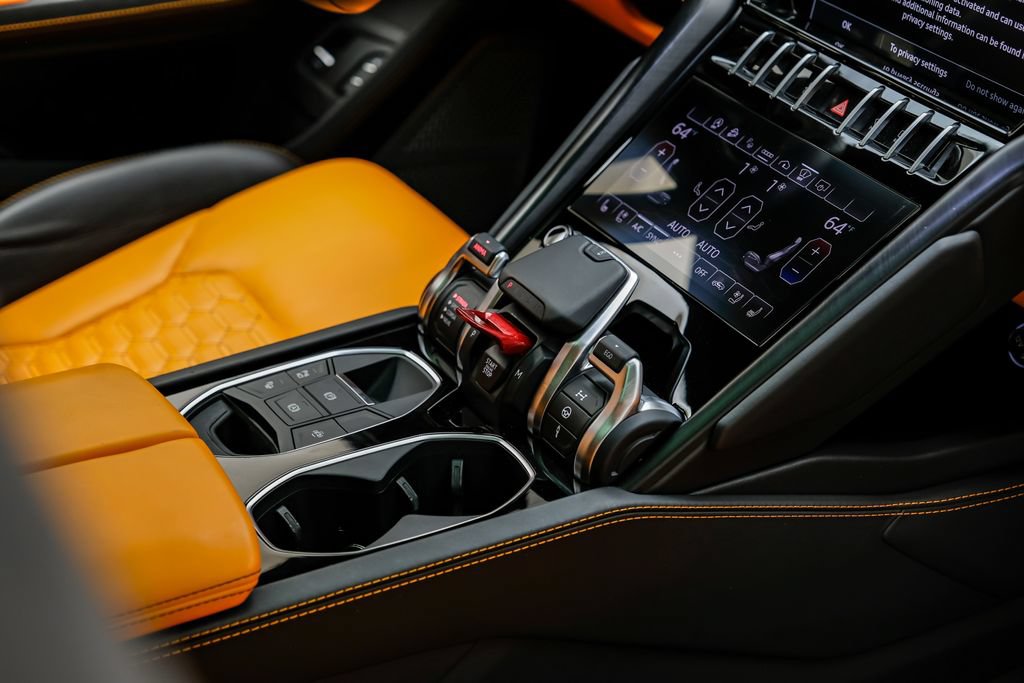Used 2022 Lamborghini Urus AWD/4WD image 23