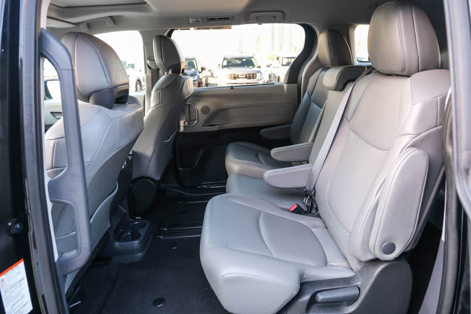 Certified 2024 Toyota Sienna XLE FWD image 14