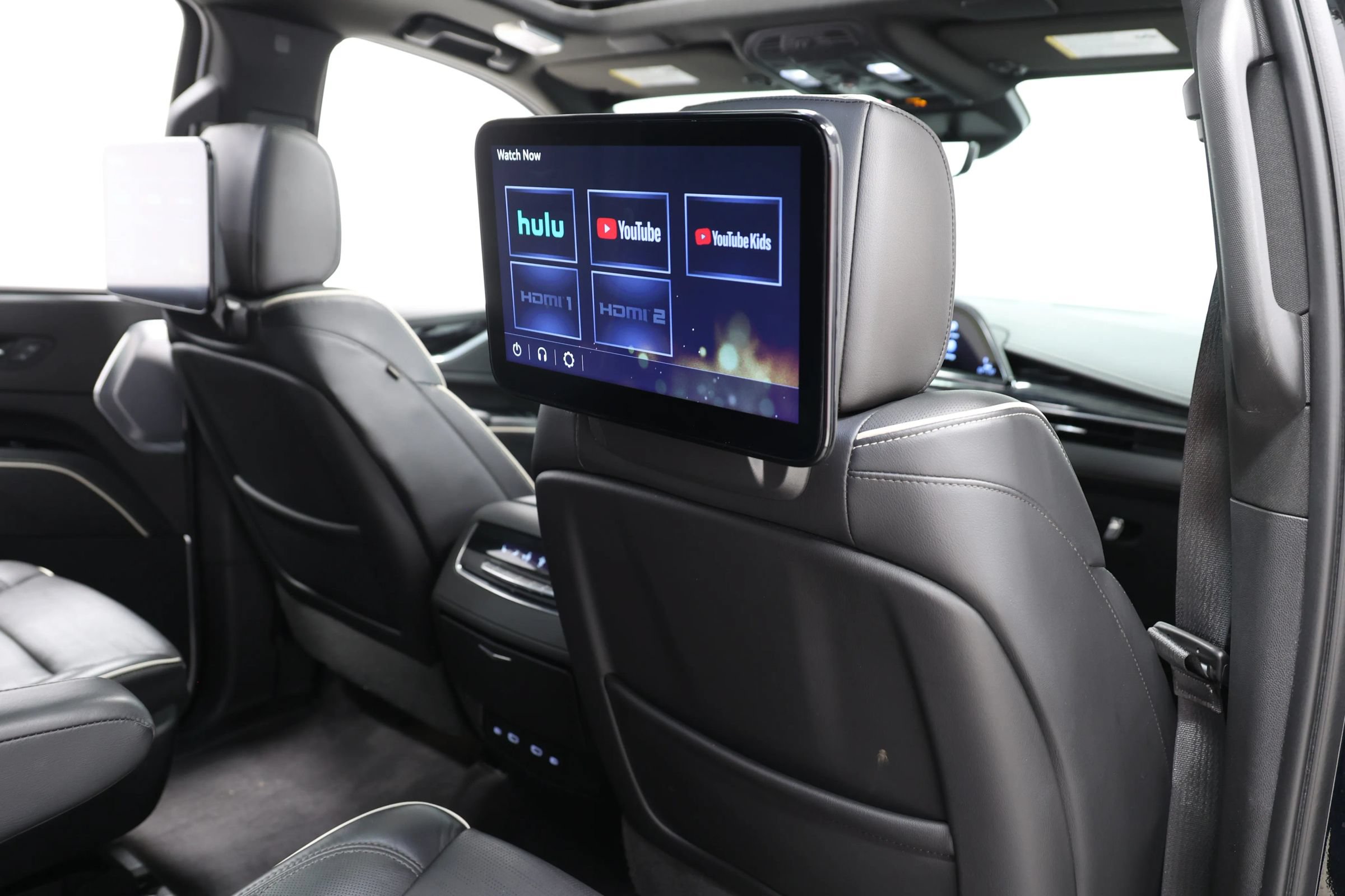 Used 2023 Cadillac Escalade ESV Sport w/ LPO, ONYX Package AWD/4WD image 98