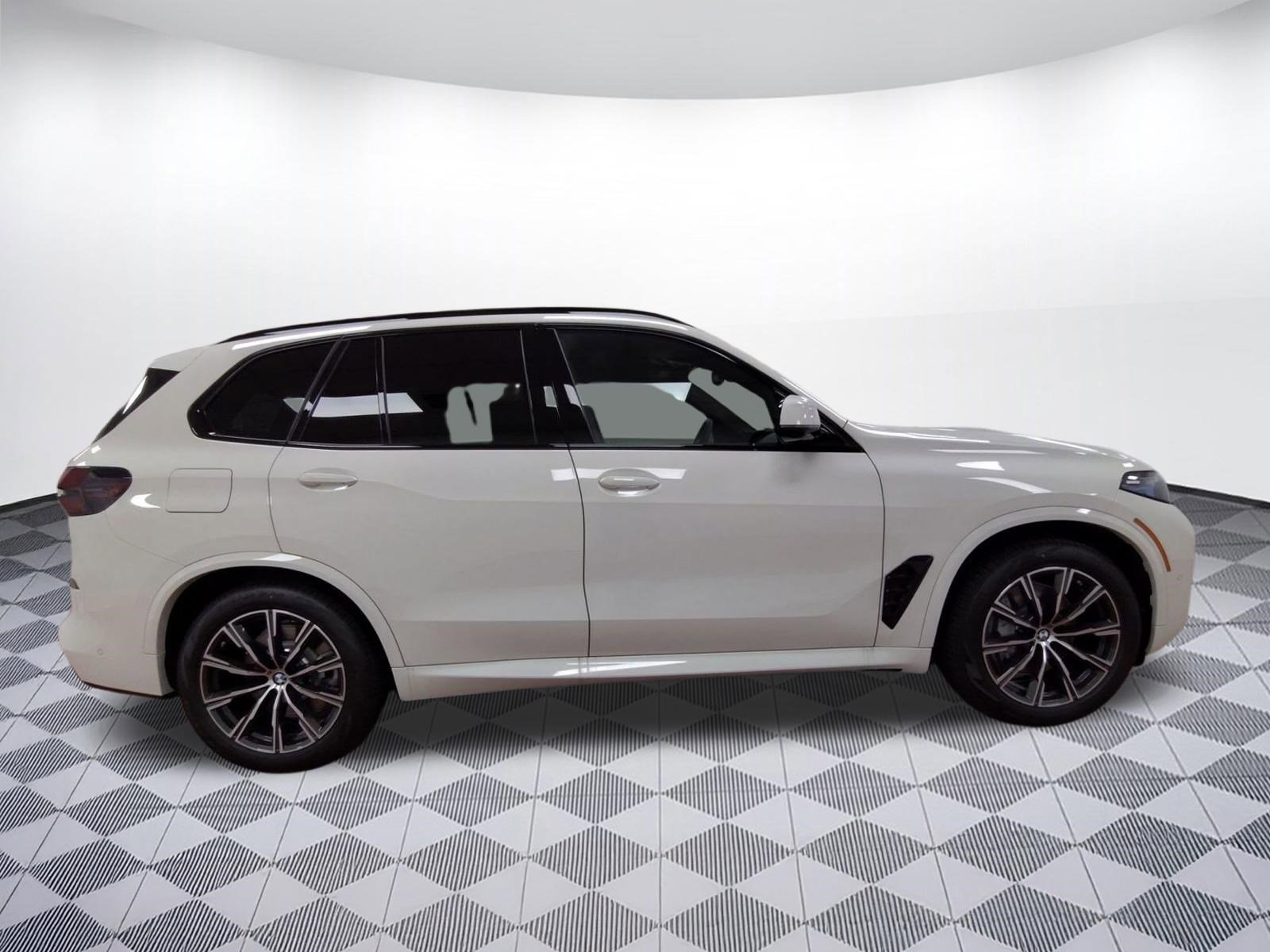 New 2026 BMW X5 xDrive50e w/ M Sport Package image 7
