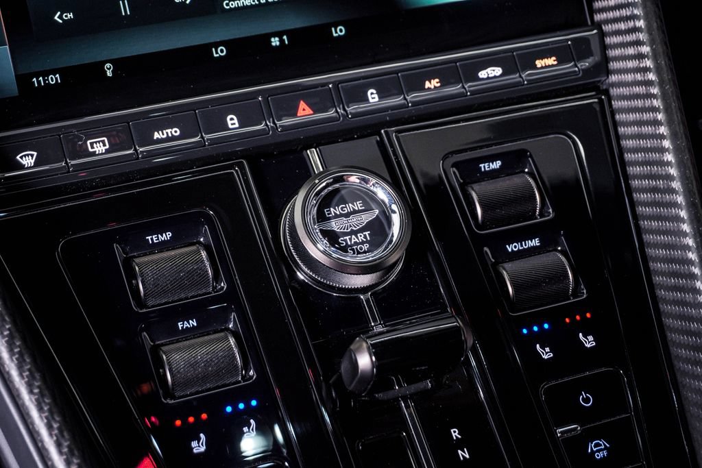 Used 2024 Aston Martin DB12 Coupe RWD image 31