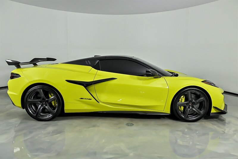 Used 2024 Chevrolet Corvette Z06 w/ Z07 Performance Package RWD image 14