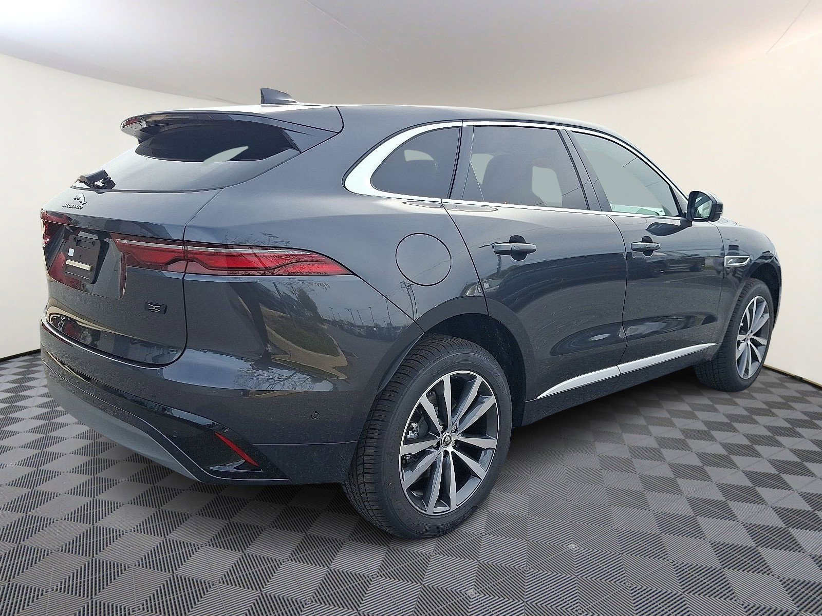 New 2026 Jaguar F-PACE R-Dynamic S image 4