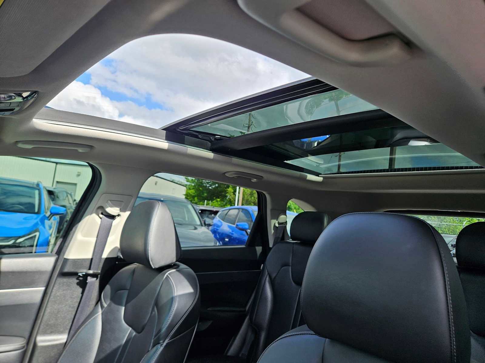 Certified 2024 Kia Sorento EX w/ Panoramic Sunroof Package FWD image 10