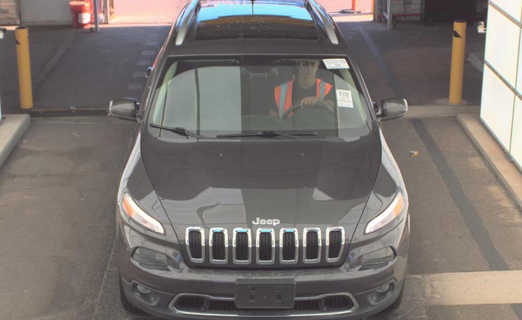 Used 2016 Jeep Cherokee Limited AWD/4WD image 2