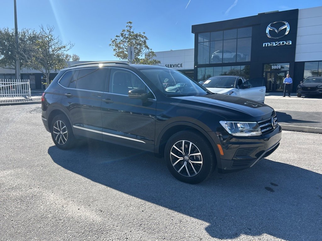 Used 2021 Volkswagen Tiguan SE w/ Panoramic Sunroof Package image 8