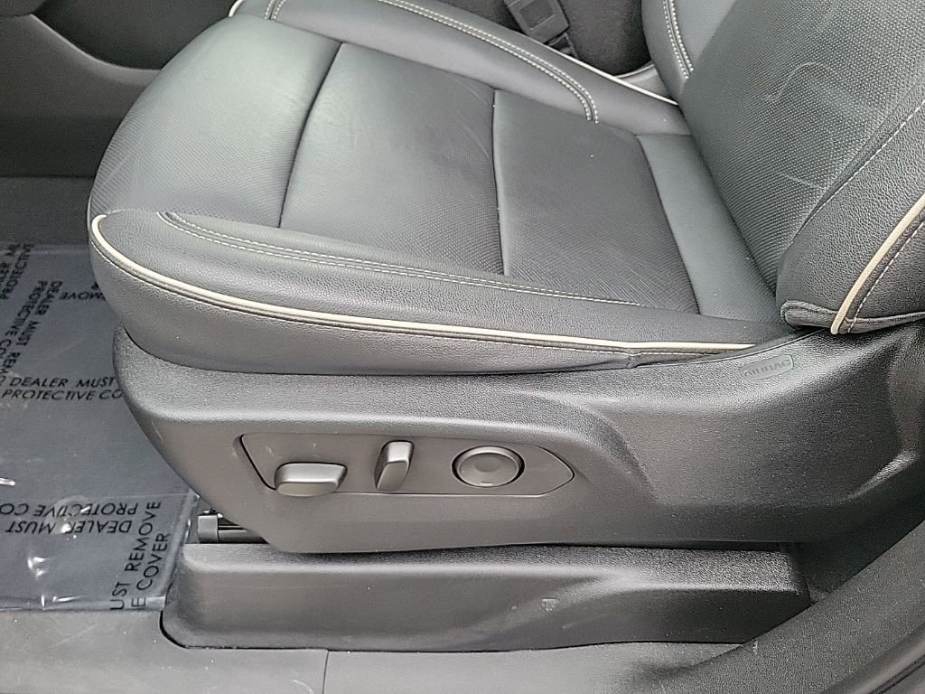 Used 2023 GMC Yukon SLT w/ SLT Luxury Package AWD/4WD image 17