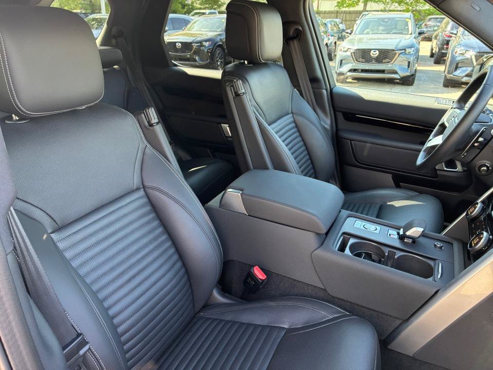 Certified 2025 Land Rover Discovery S AWD/4WD image 28