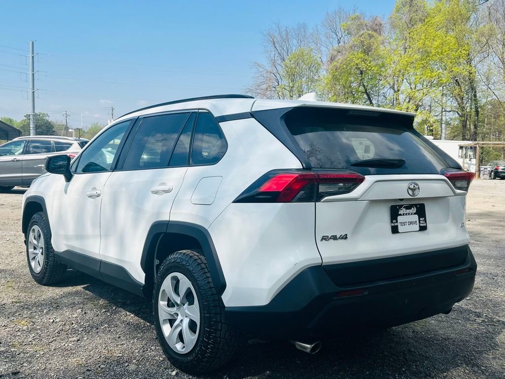 Used 2020 Toyota RAV4 LE FWD image 4