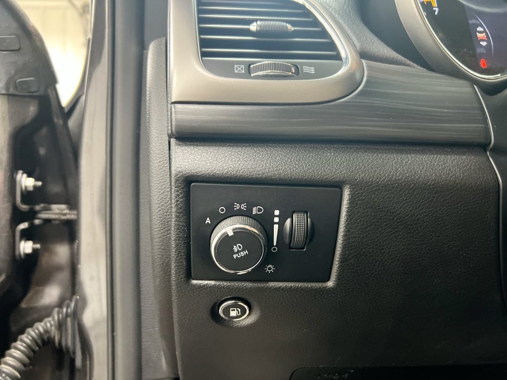 Used 2021 Jeep Grand Cherokee Laredo w/ Security & Convenience Group AWD/4WD image 18