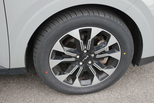 Used 2024 Kia Carnival EX FWD image 36