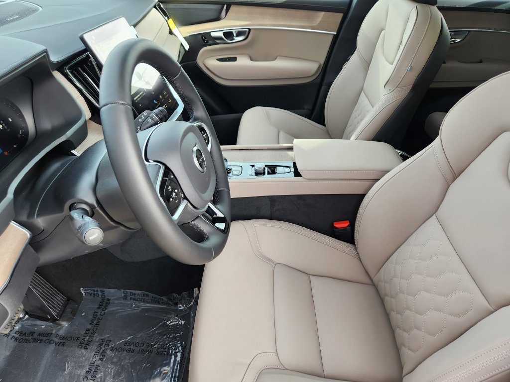 New 2026 Volvo XC90 B6 Plus w/ Protection Package Premier AWD/4WD image 4
