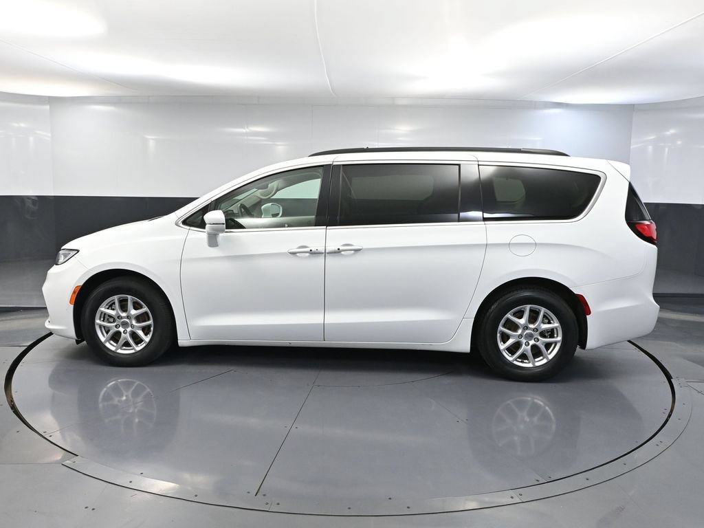 Used 2022 Chrysler Pacifica Touring-L FWD image 10