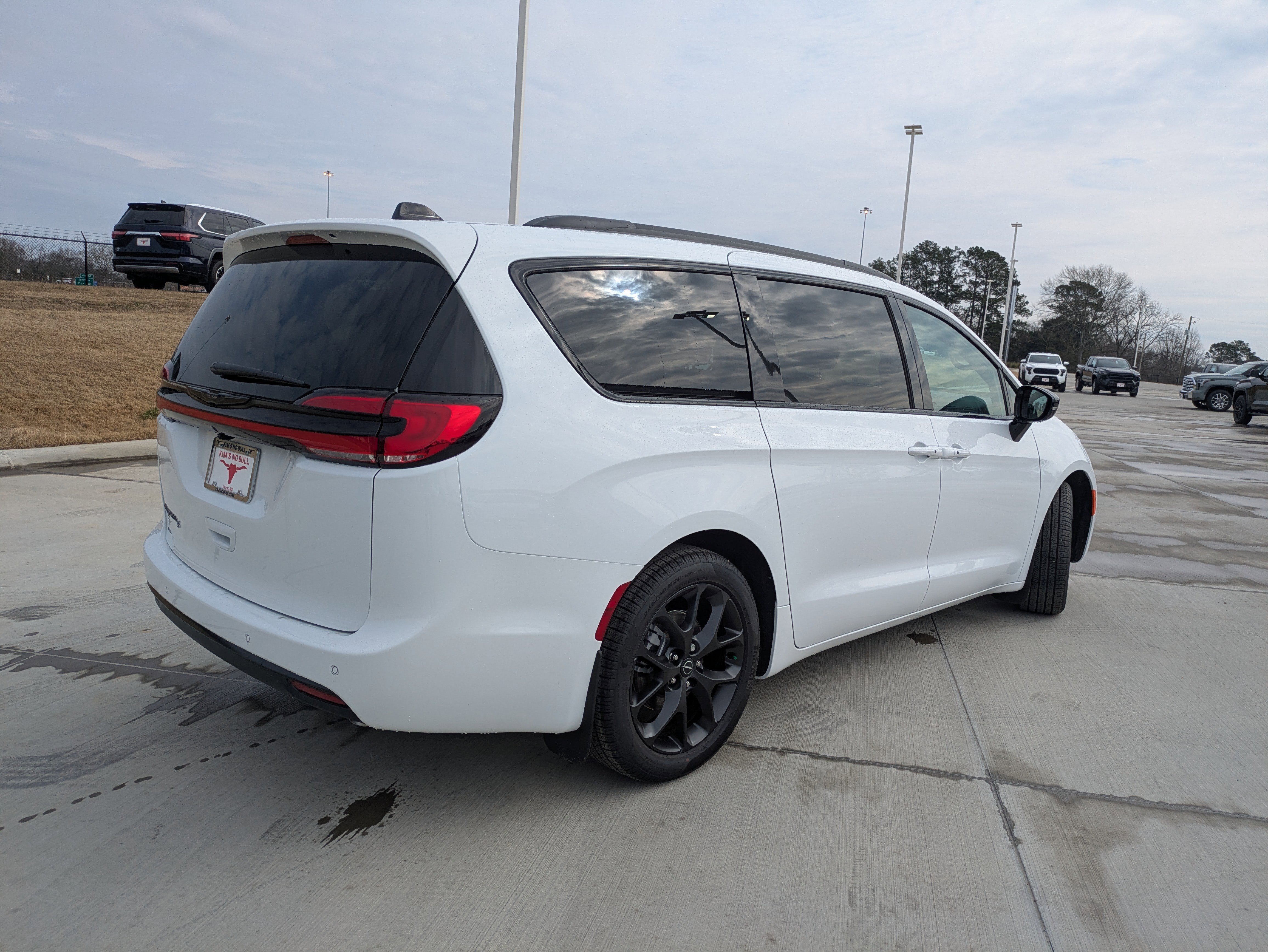 New 2026 Chrysler Pacifica Select w/ S Appearance Package FWD image 7
