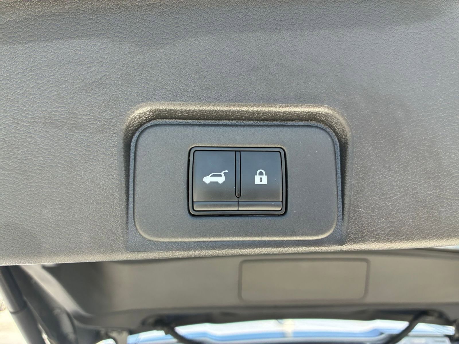 Used 2025 Nissan Rogue SV FWD image 22