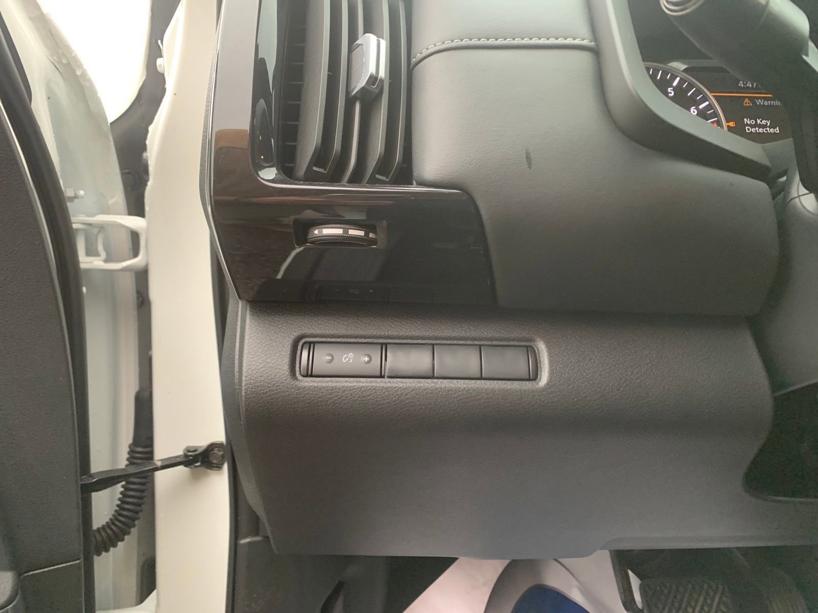 Used 2025 Nissan Pathfinder S image 13