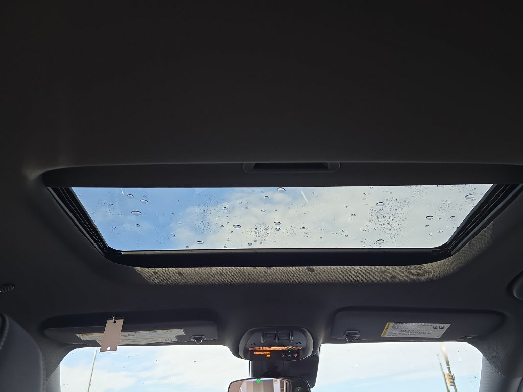 New 2026 Chevrolet Trax RS w/ Sunroof Package FWD image 22