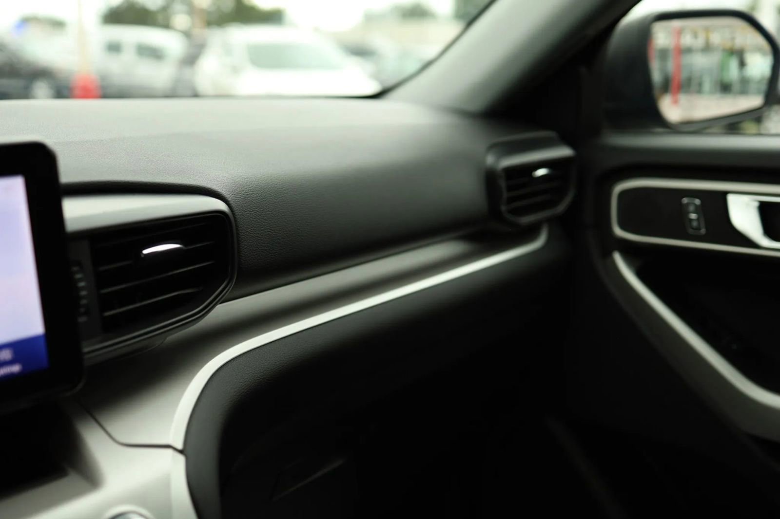 Used 2020 Ford Explorer XLT w/ Comfort Package image 22